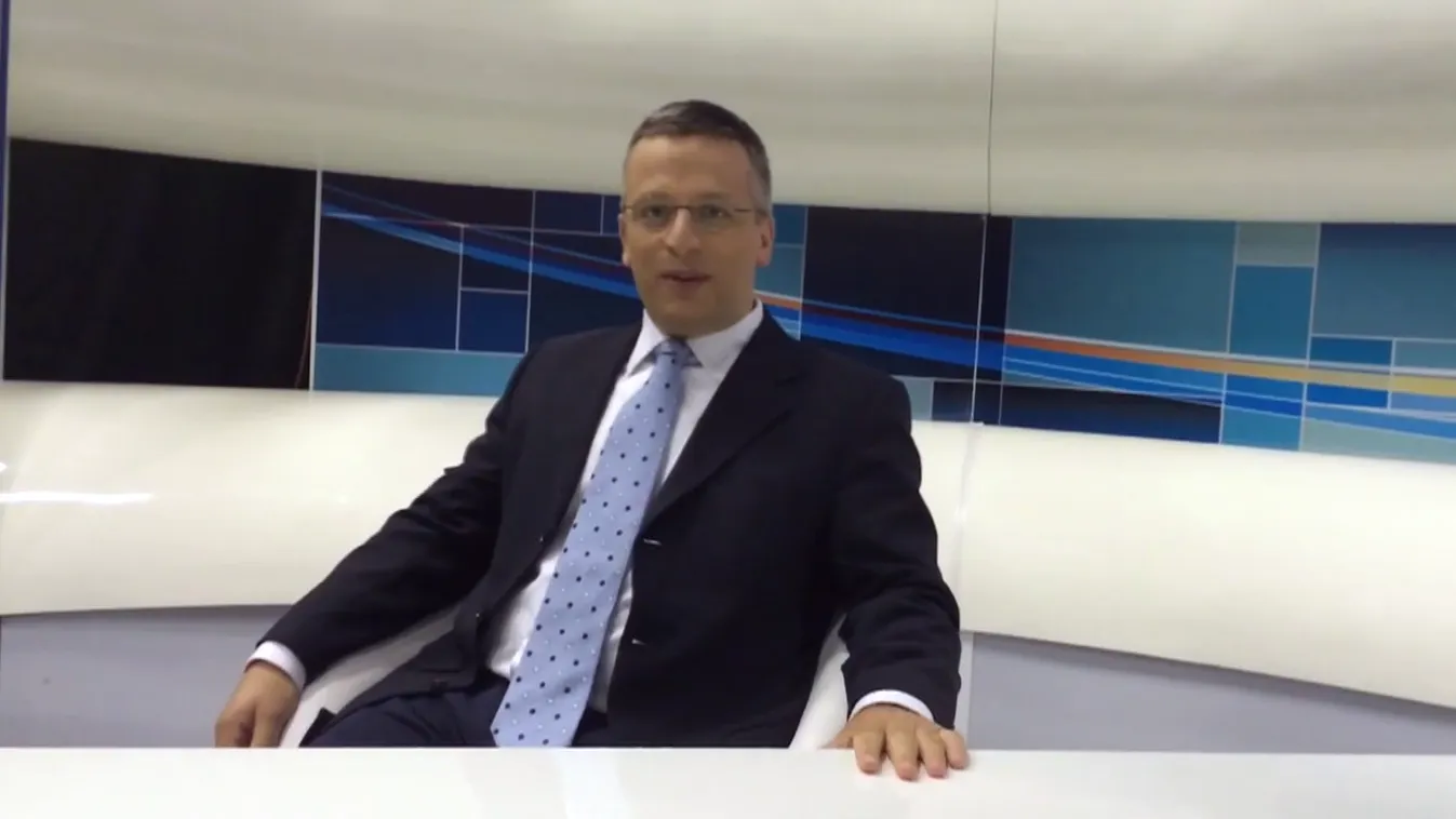 Plakátkampányt, a dollármédiát, és a dollárbaloldalt is beveti Joe Biden vezetése