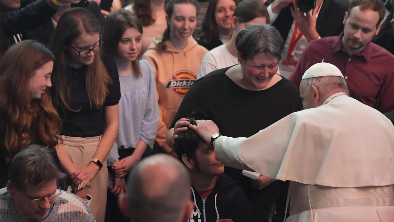 Ferenc pápa találkozója fiatalokkal a Papp László Budapest Sportarénában
