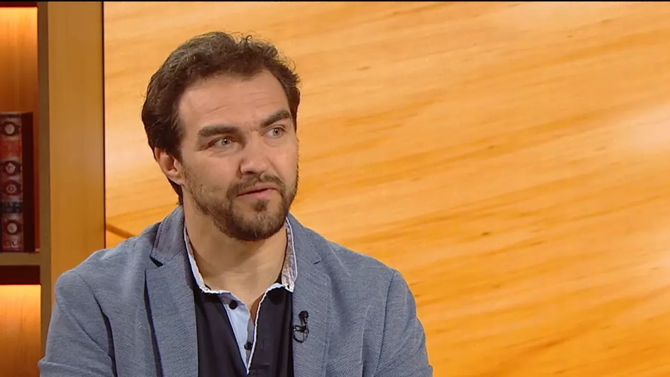 Napindító - Dolhai Attila a veszprémi várnegyed nagykövete