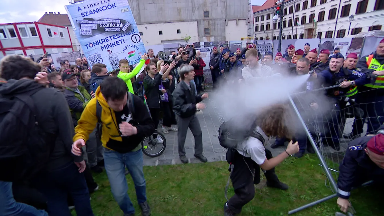 Rendőrség: agresszív tüntetőkkel szemben kellett intézkedni a Karmelita kolostornál