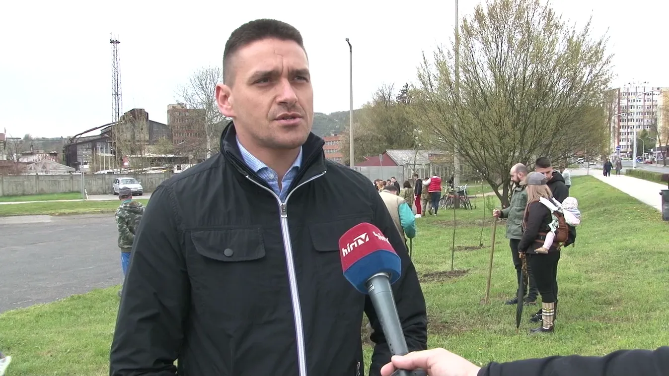 Száz újabb csemetét ültettek el Ózdon az Önkéntes Faültetési Akcióban