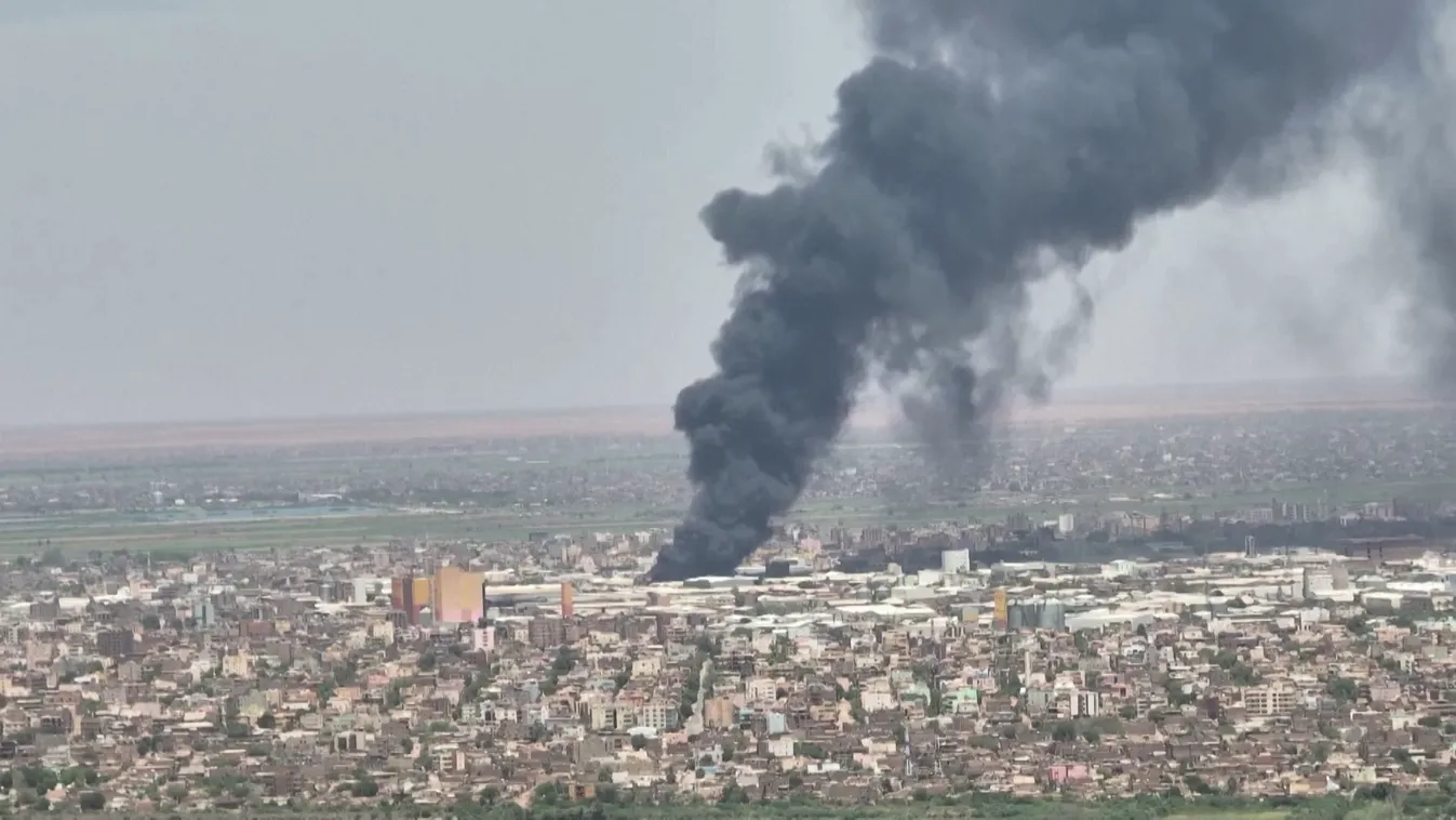 Tömegek próbálják elhagyni Szudánt