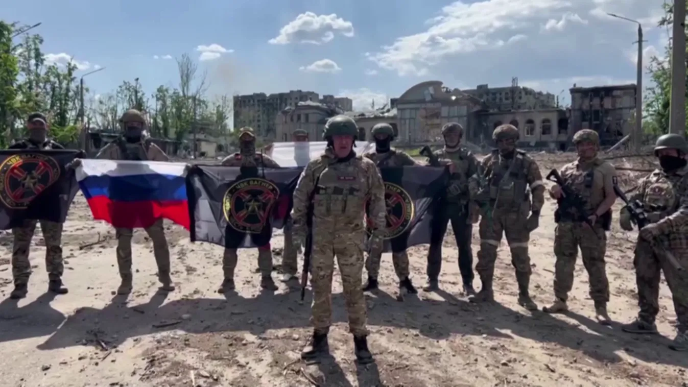 Ukrán miniszterhelyettes: az ukrán csapatok félig körbezárták Bahmutot