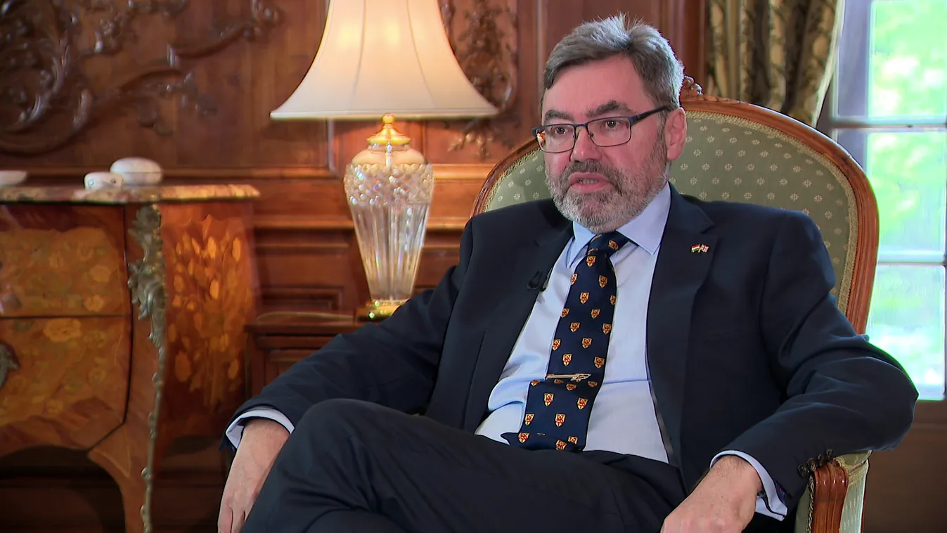 Radar - A koronázás a brit nagykövet szemével