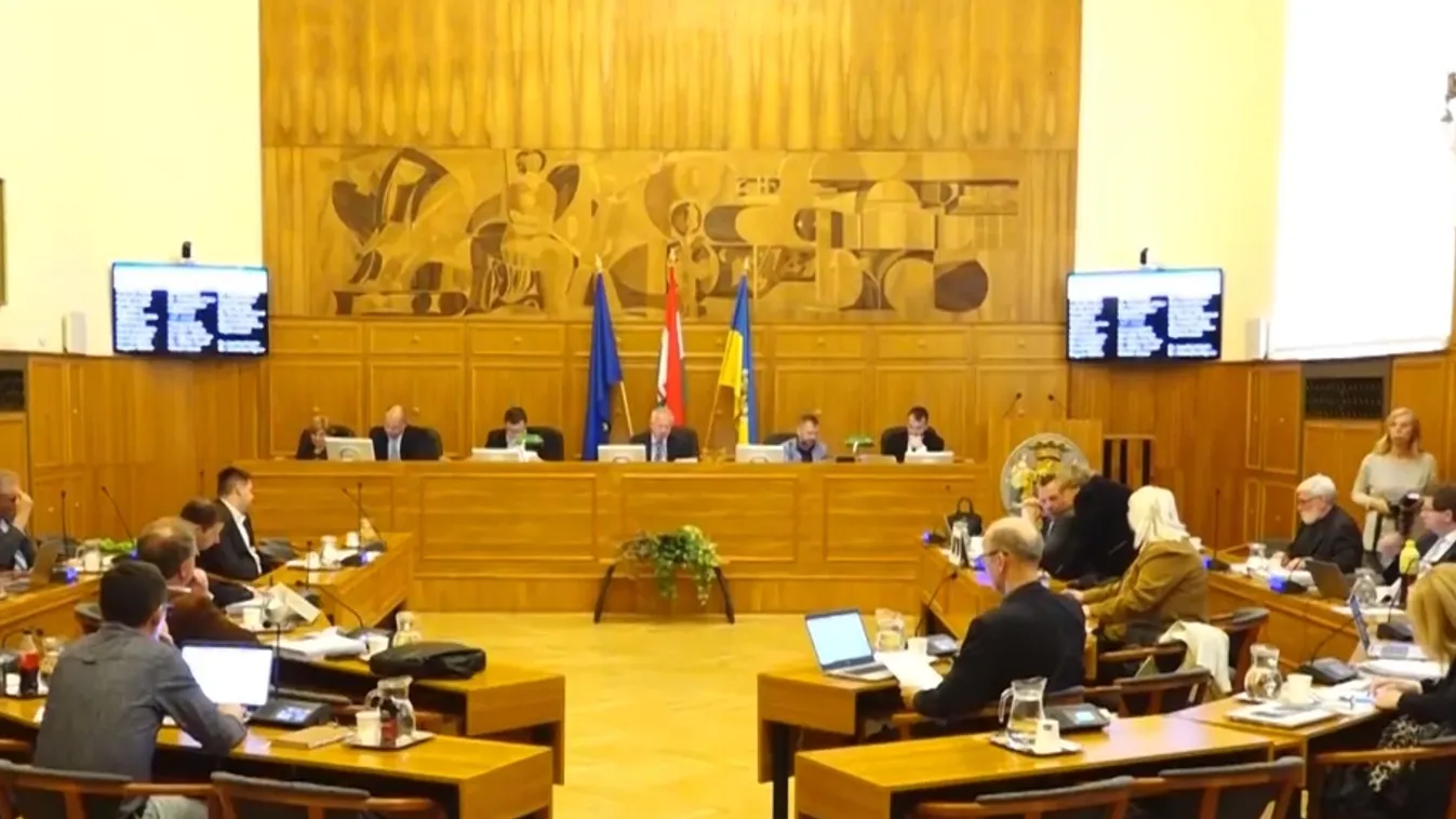 Dagad a pécsi önkormányzatnál kirobbant lakás botrány