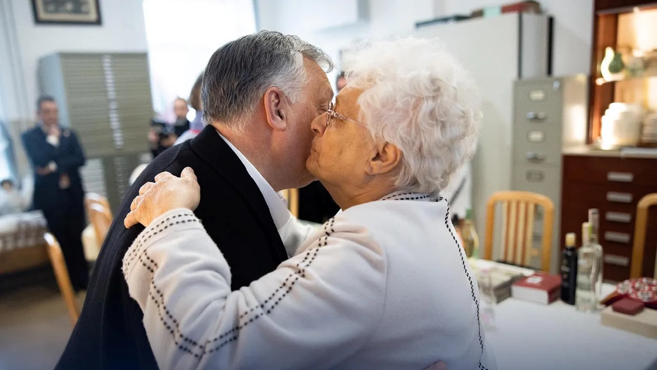 Orbán Viktor: Boldog anyák napját!