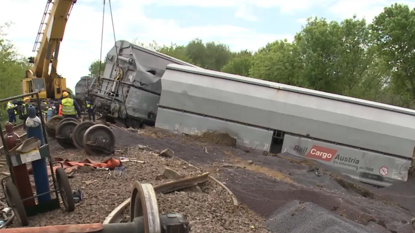 Folytatódott a kisiklott tehervonat műszaki mentése