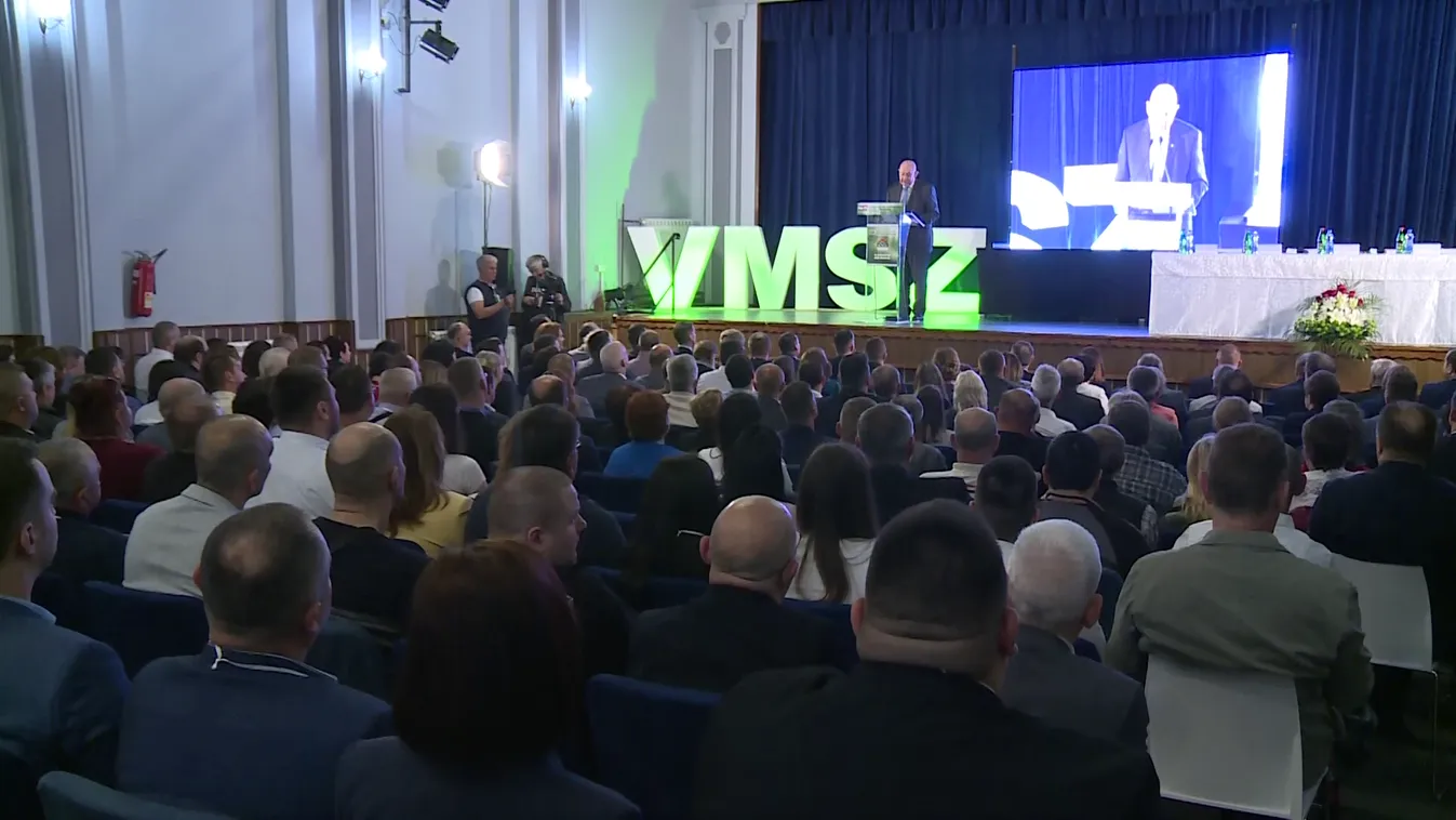 Újraválasztották Pásztor Istvánt a Vajdasági Magyar Szövetség elnökének