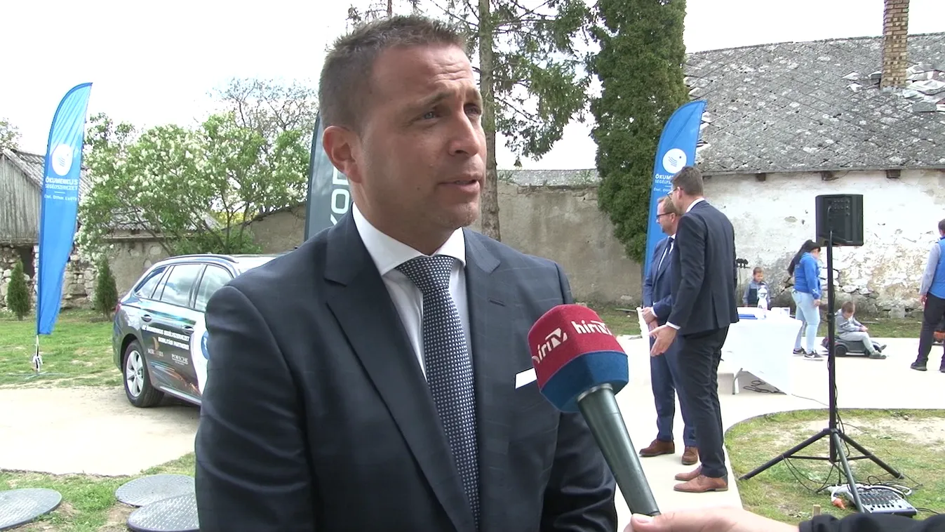 Mobilitási támogatással segíti az Ökumenikus Segélyszervezet működését a Mercarius és a Porsche Hungaria