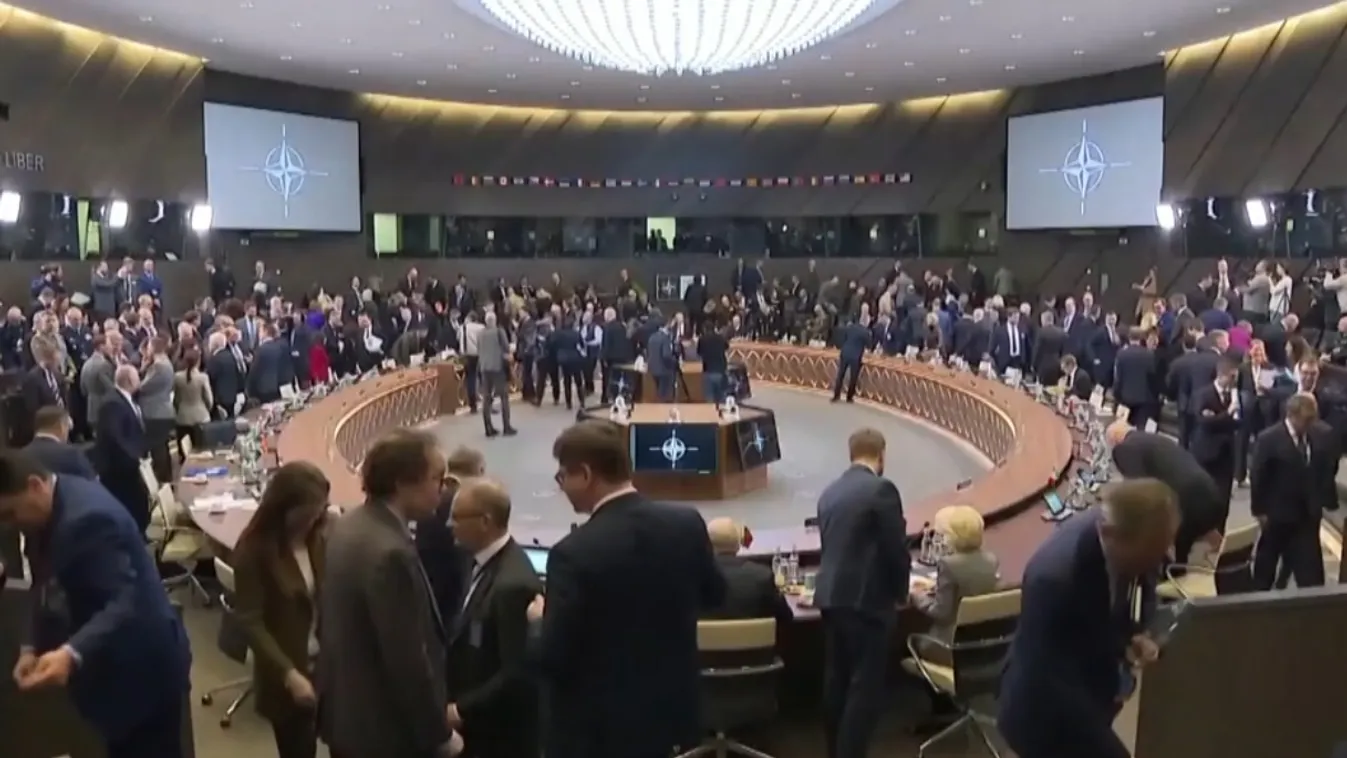 Várakozó állásponton a nyugat