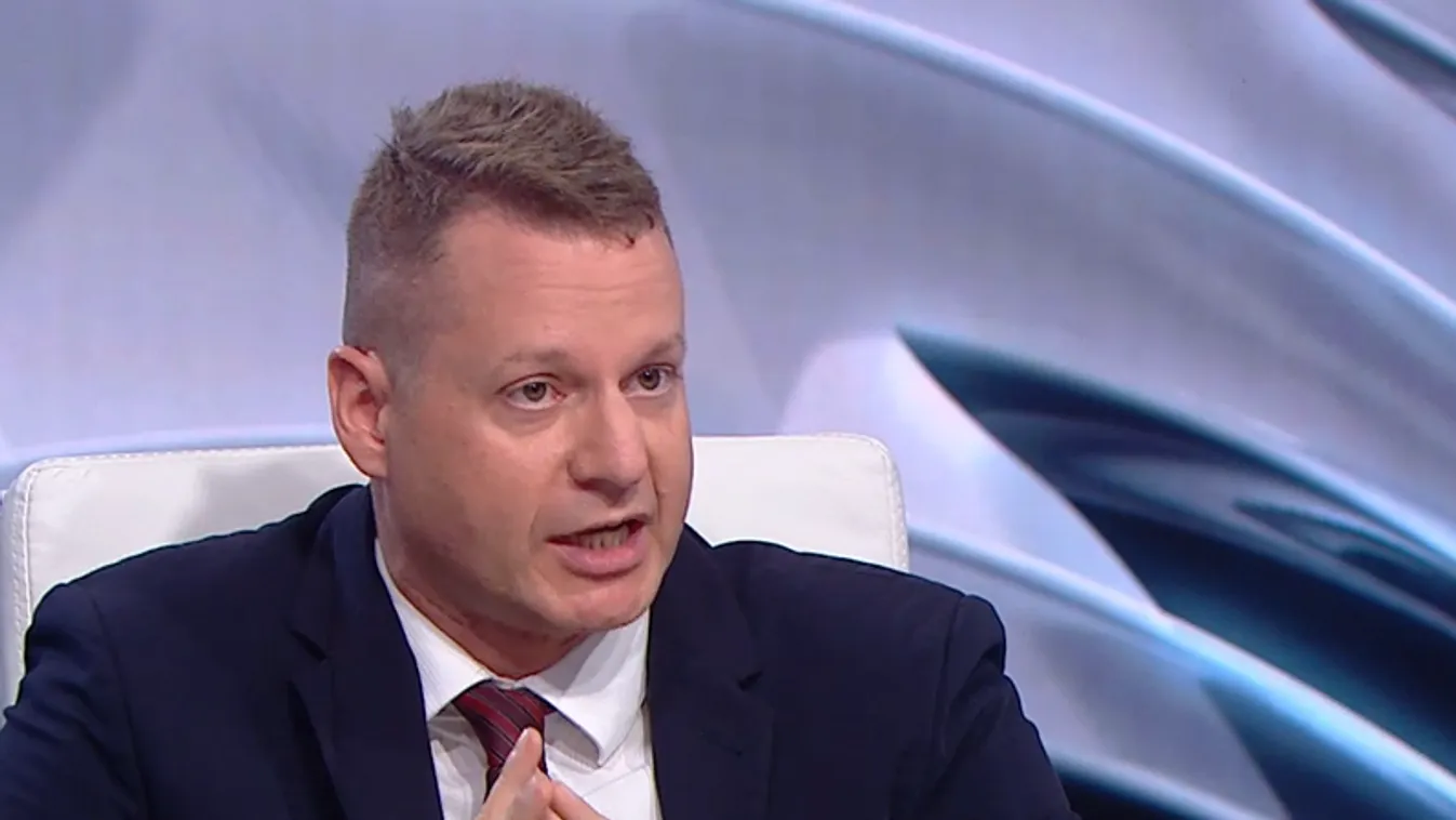 Átadták Magyarország legnagyobb egybefüggő napelemparkját