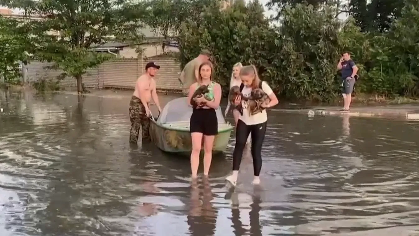 Tovább pusztít a felrobbantott gát mögül kiszabadult víztömeg Ukrajnában