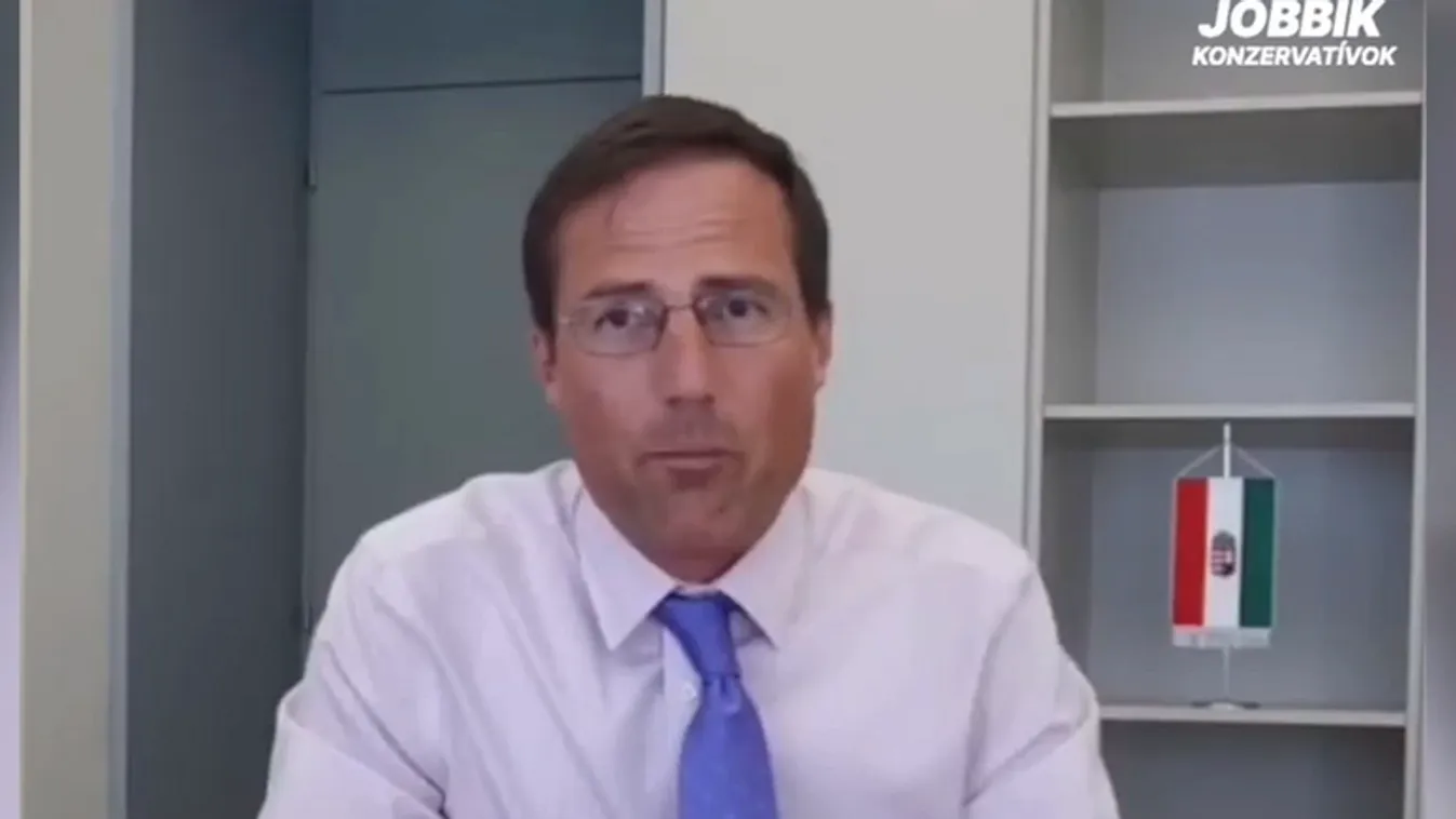 A migránskvóta miatt magyarázkodik Gyöngyösi Márton