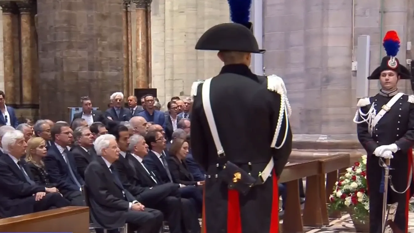 Tízezrek gyűltek össze, hogy végső búcsút vegyenek Silvio Berlusconitól