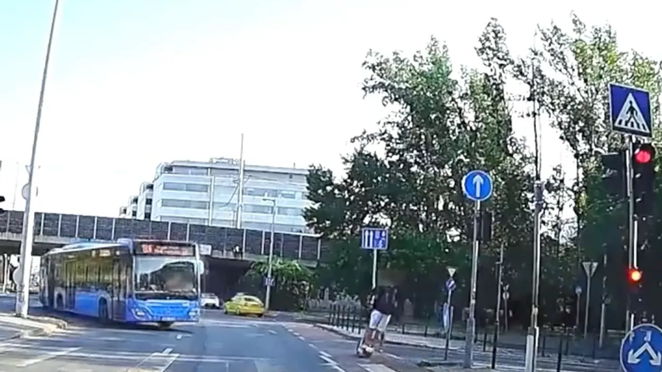 Busz alá csúszott egy szabálytalan rolleres Budapesten