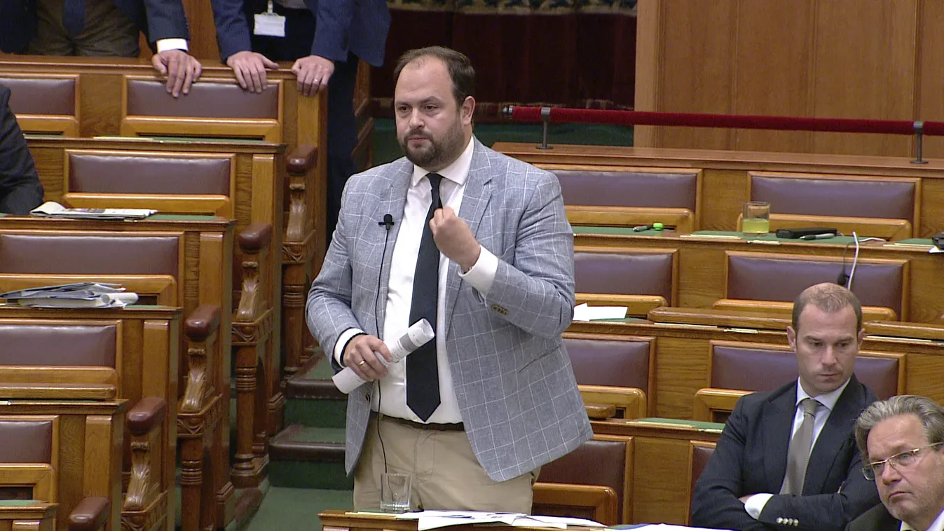 Parázs vita a parlamentben az életpálya modellről