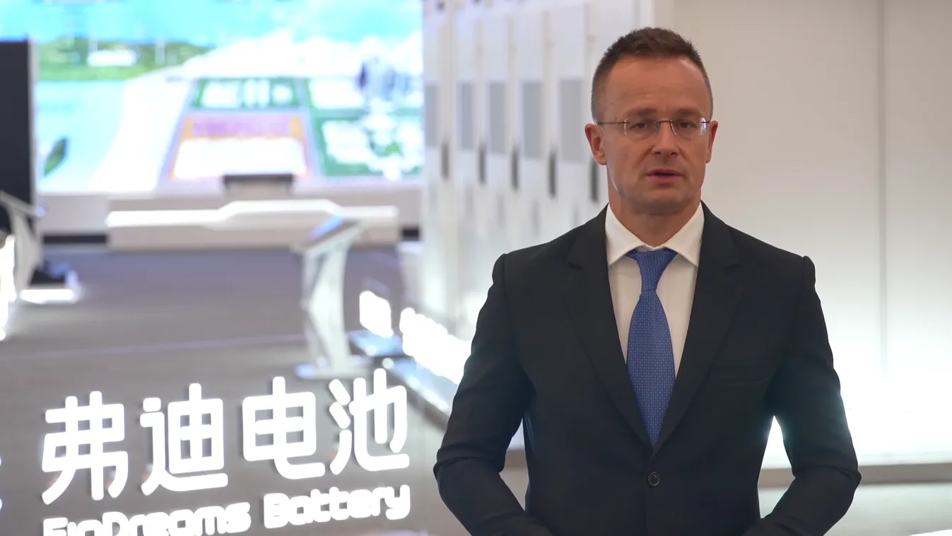 Szijjártó Péter: Az elektromos autóipar határozza meg a világgazdaság következő éveit és évtizedei