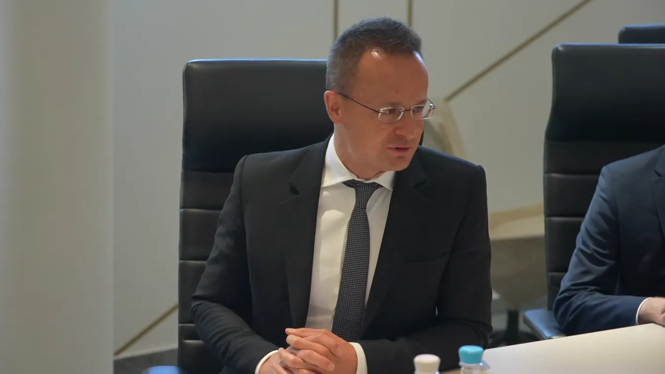 Szijjártó Péter: Ma még sci-finek számító eszközök fejlesztését hozza Magyarországra a Rolls-Royce