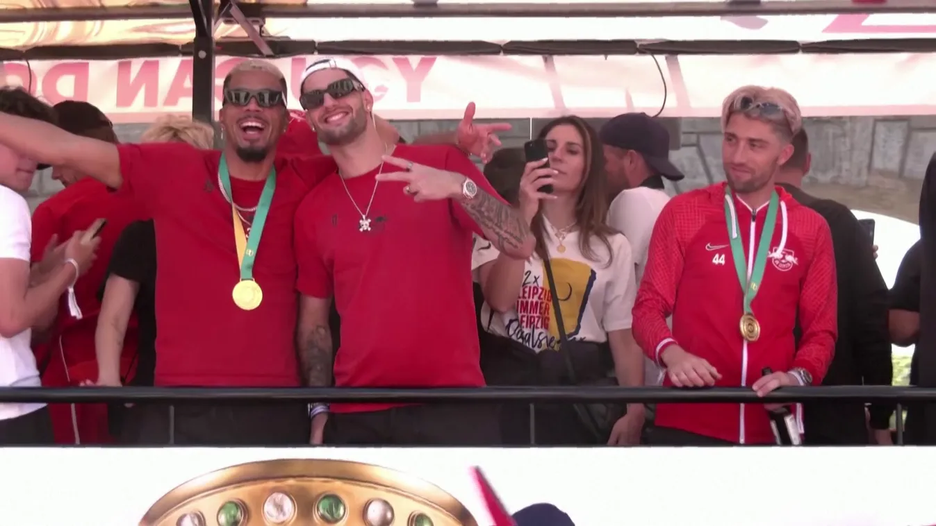 Nyolcezer szurkoló várta Szoboszlaiékat Lipcsében