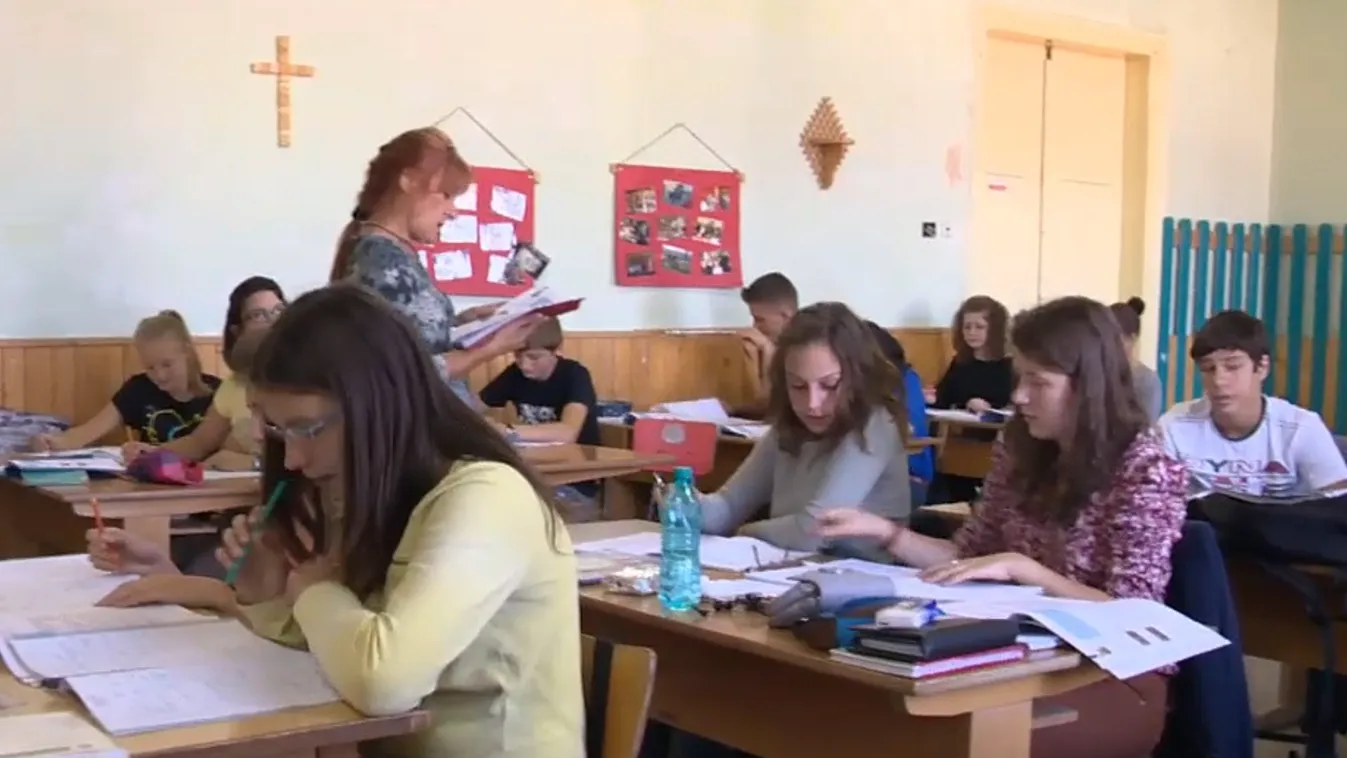 Beterjesztették a parlament elé a pedagógusok új életpályamodelljét