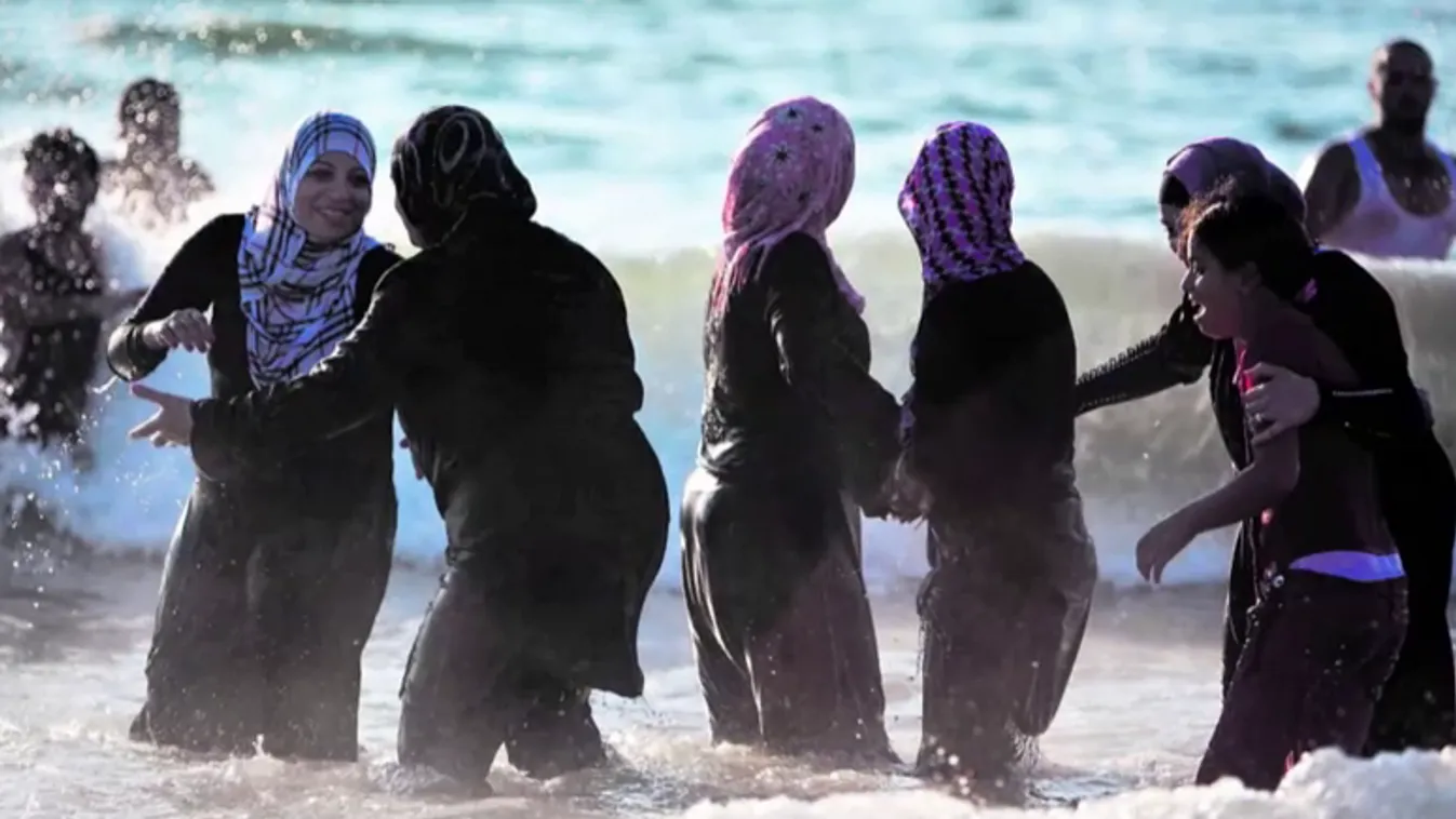 Monfalcone polgármestere kitiltaná a burkában fürdőzőket