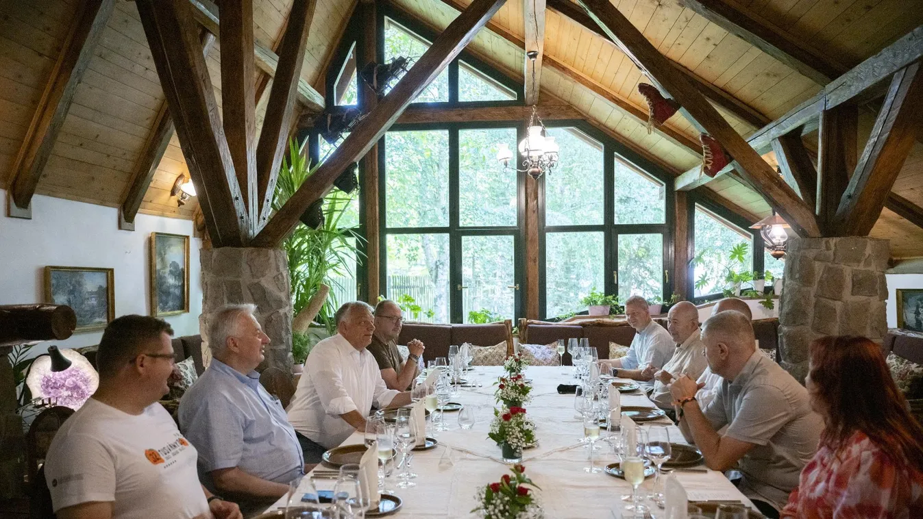 Orbán Viktor a határon túli magyar vezetőkkel egyeztetett