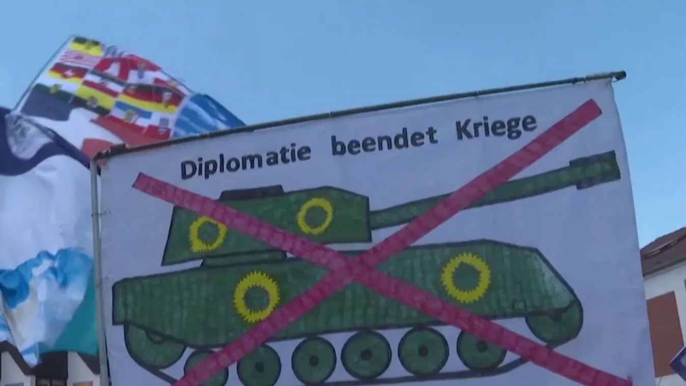 Több százan tüntettek Düsseldorfban az Ukrajnába küldött fegyverszállítmányok ellen