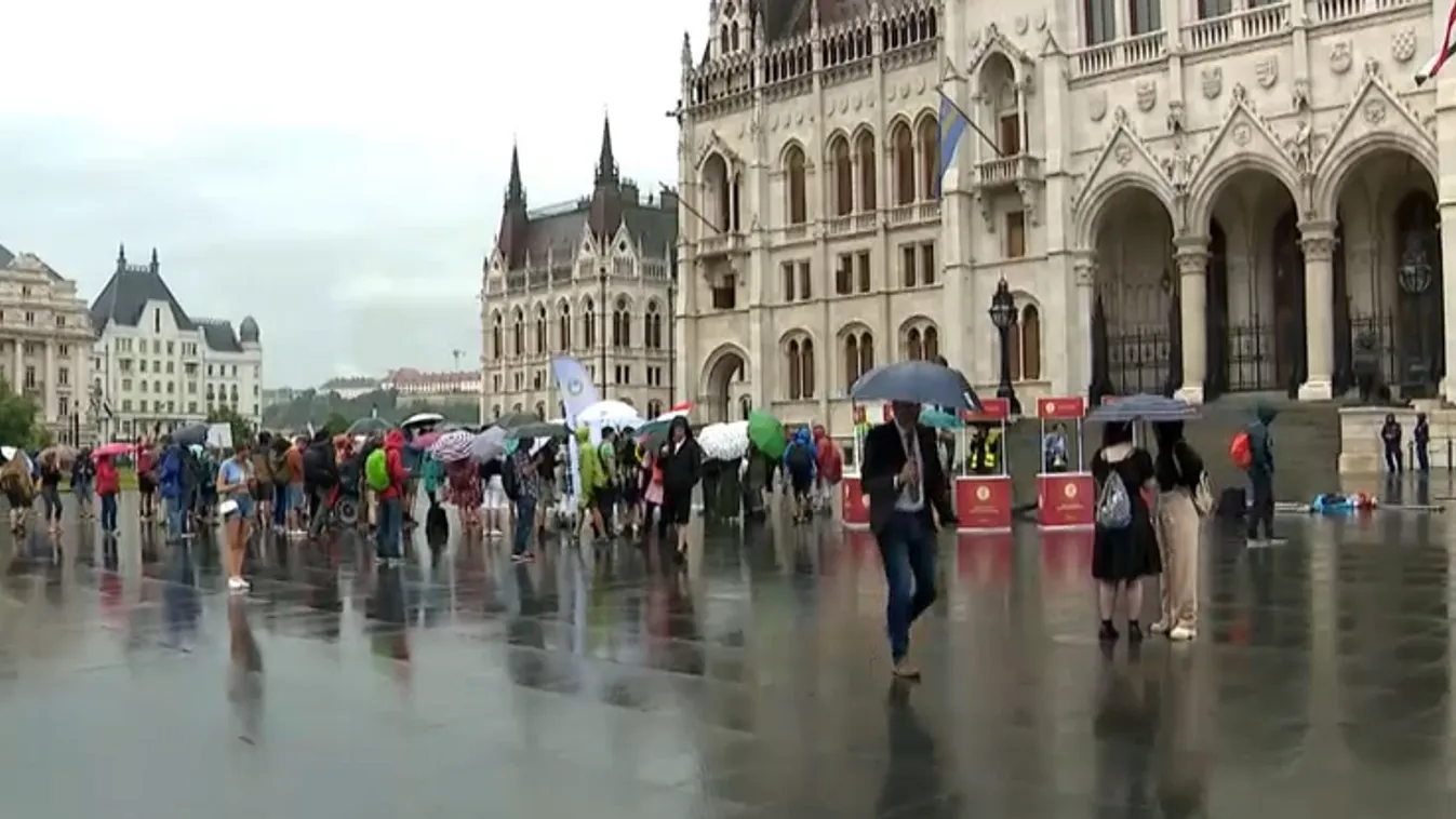 Páran lézengtek a pedagógus életpálya-törvény elleni "tüntetésen"