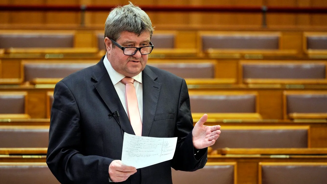 Tállai András: Brüsszel nyomására kell a benzin jövedéki adójához hozzányúlni és a gyártói hulladékdíjat bevezetni