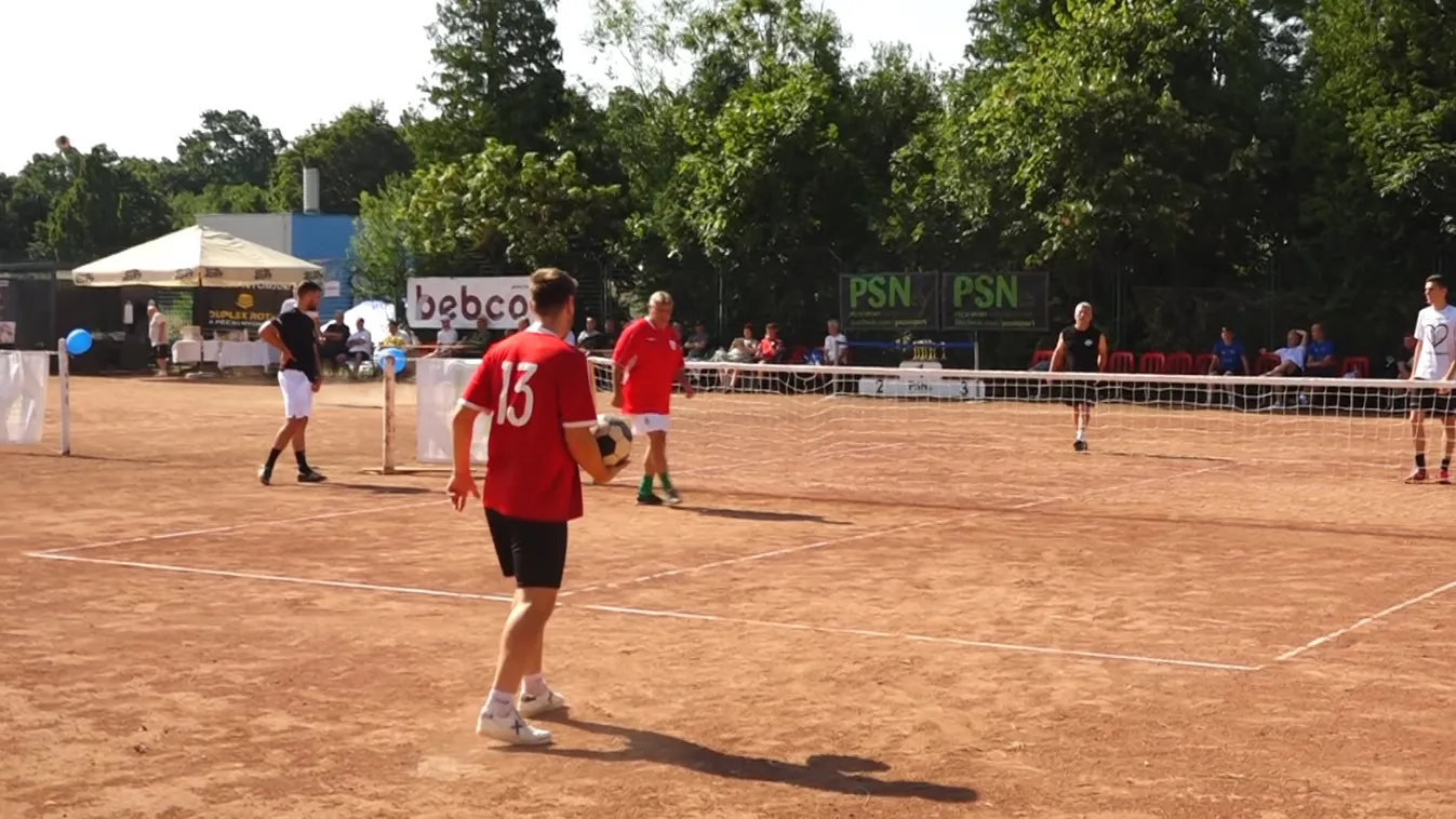 Lábtenisszel segítettek