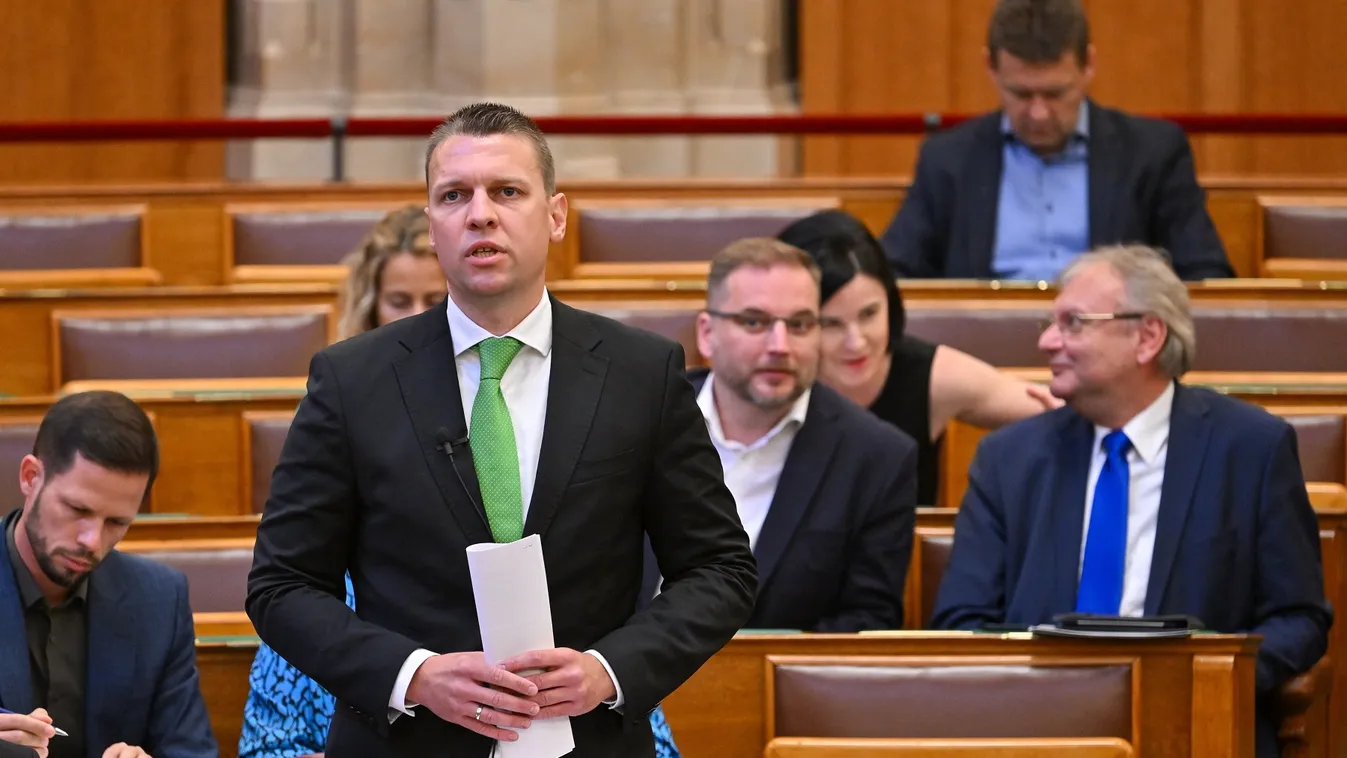 Menczer Tamás: Ha a következő években nem lesz háború, miért kellene fegyverszállítmányokat finanszírozni?