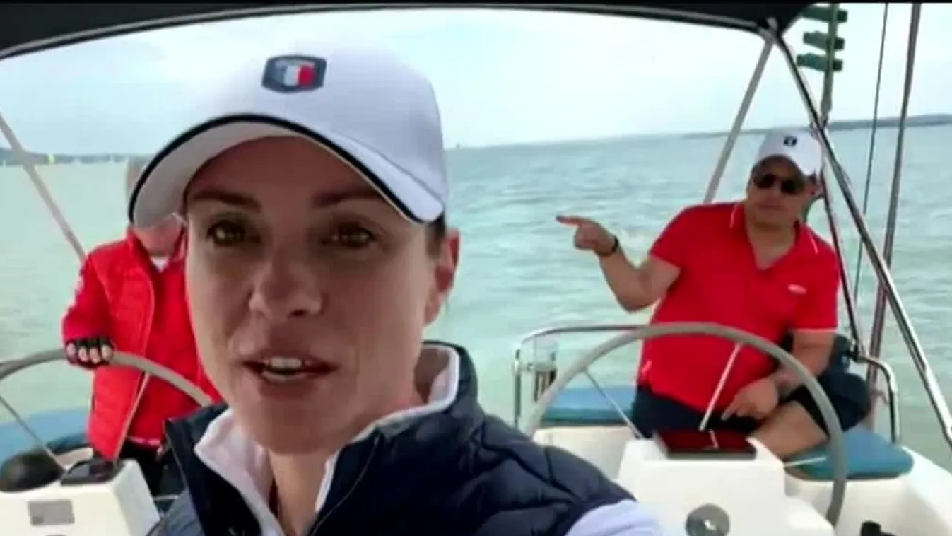 Radar - Elrajtolt a Kékszalag, színházi hajó az indulók között