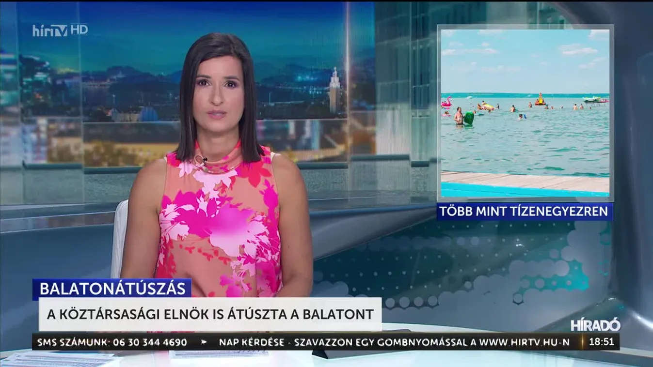 A köztársasági elnök is átúszta a Balatont