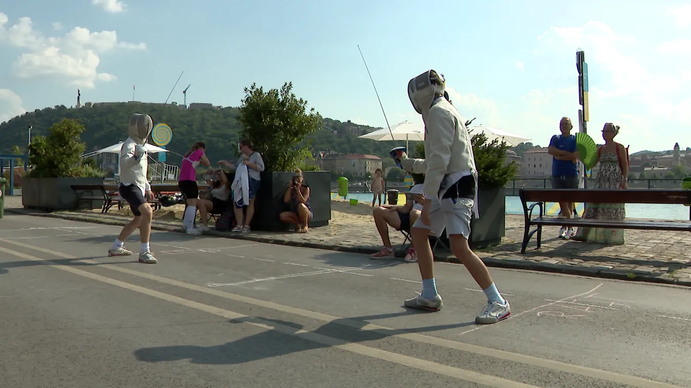 A Pesti alsó rakparton, két páston vívtak