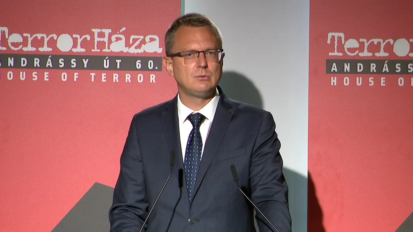 Rétvári Bence: Isten, haza, család hármasát követve védhetjük meg a nemzetet