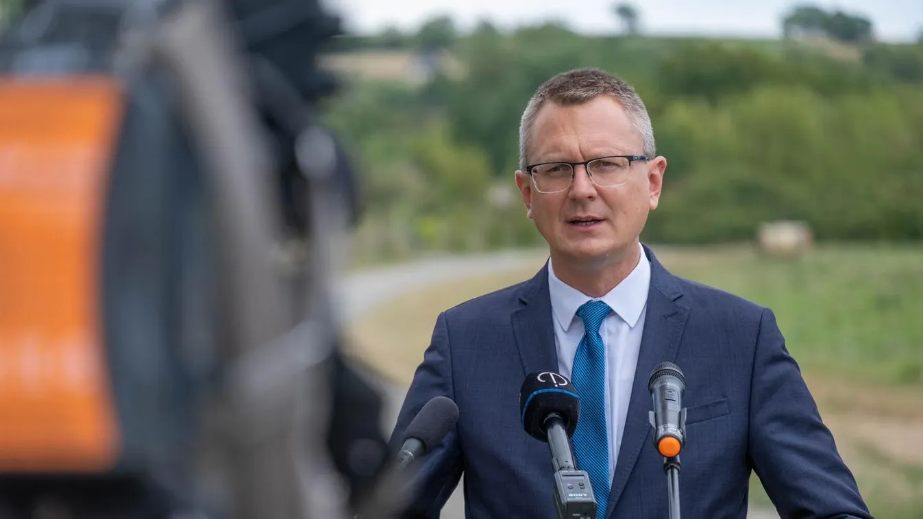 Rétvári Bence: az új, szakszerűtlen fővárosi kerékpársávok veszélyesek, akadályozzák a betegellátást és a rendvédelmi szerveket