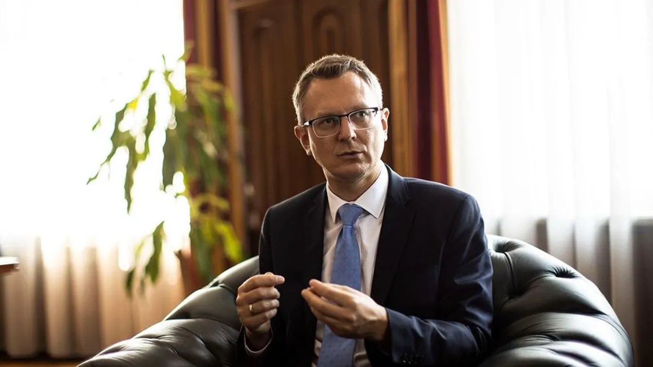 Rétvári Bence: Nem volt felmondási hullám, rendben kezdődhet a tanév