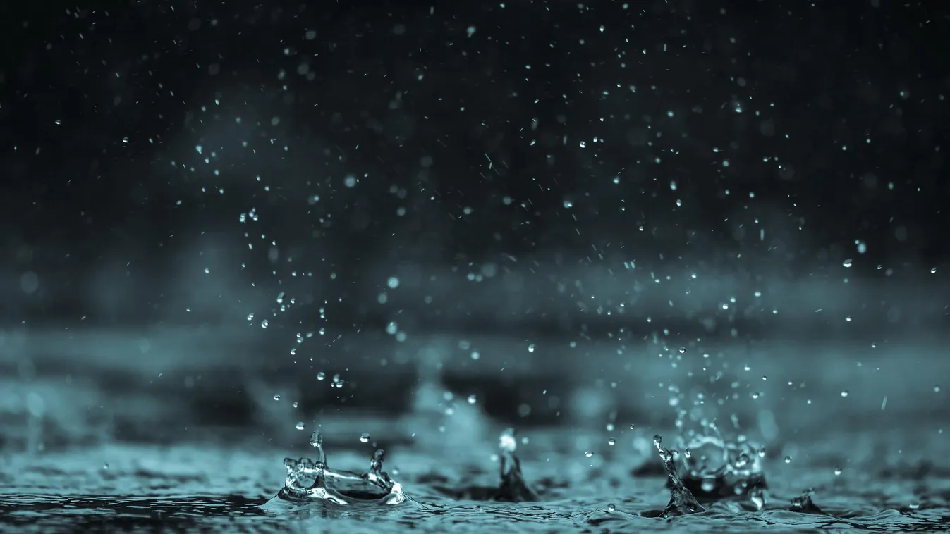 Pincéket, garázsokat, aluljárókat árasztott el az eső a fővárosban