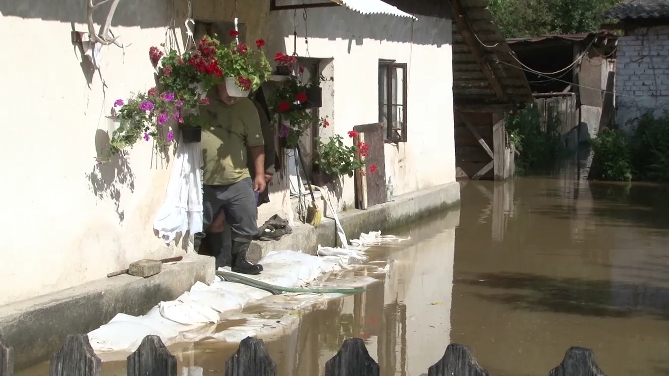 Sajópüspökinél 364 centiméterrel tetőzött hajnalban a Sajó