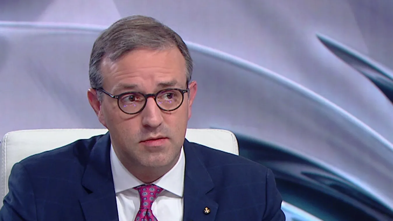 Gladden Pappin: Magyarország a józanság szigeteként egyedüli utat jár be