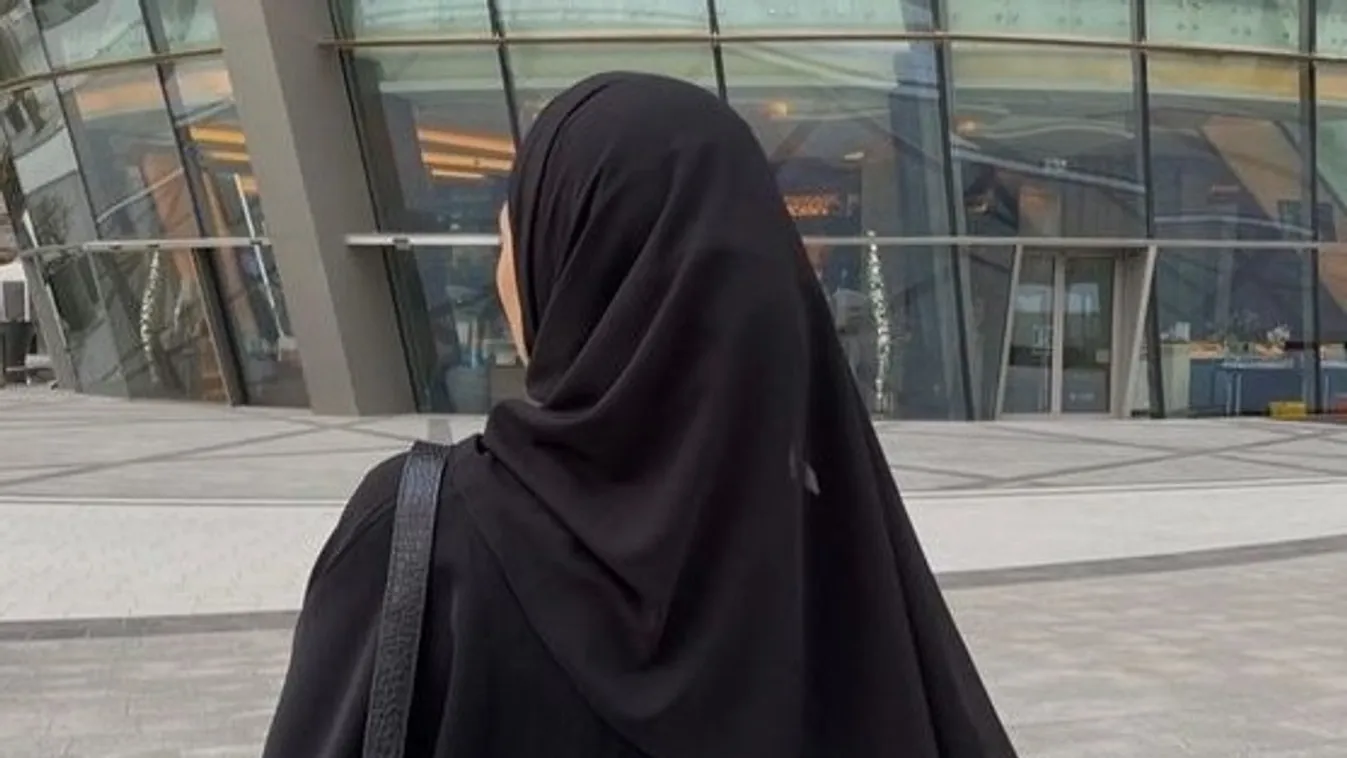 A francia kormány betiltja az abaja női muzulmán köntös viselését a közoktatási intézményekben