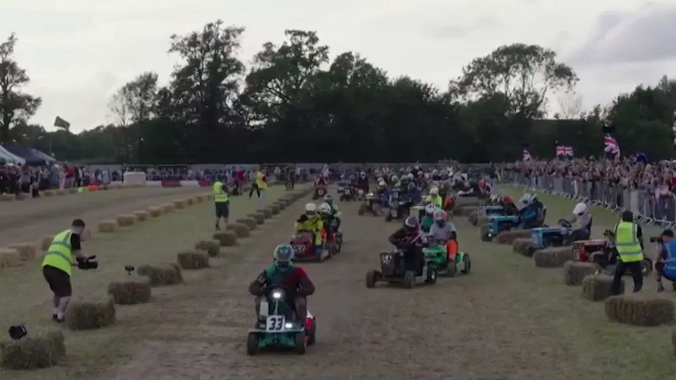 Különleges rally: Fűnyíróraktorok a versenypályán