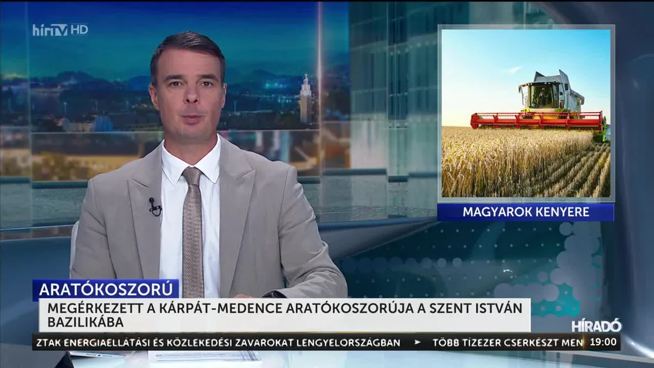 Megérkezett a Kárpát-medence aratókoszorúja a Szent István-bazilikába