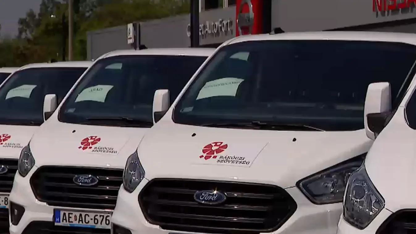 Szeptembertől mintegy 38 új iskolabusz segíti a határon túli magyar gyerekek iskolába járását