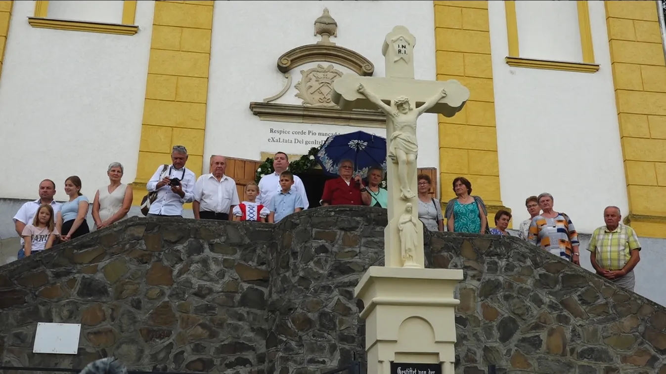 18 feszület újult meg Gödrén