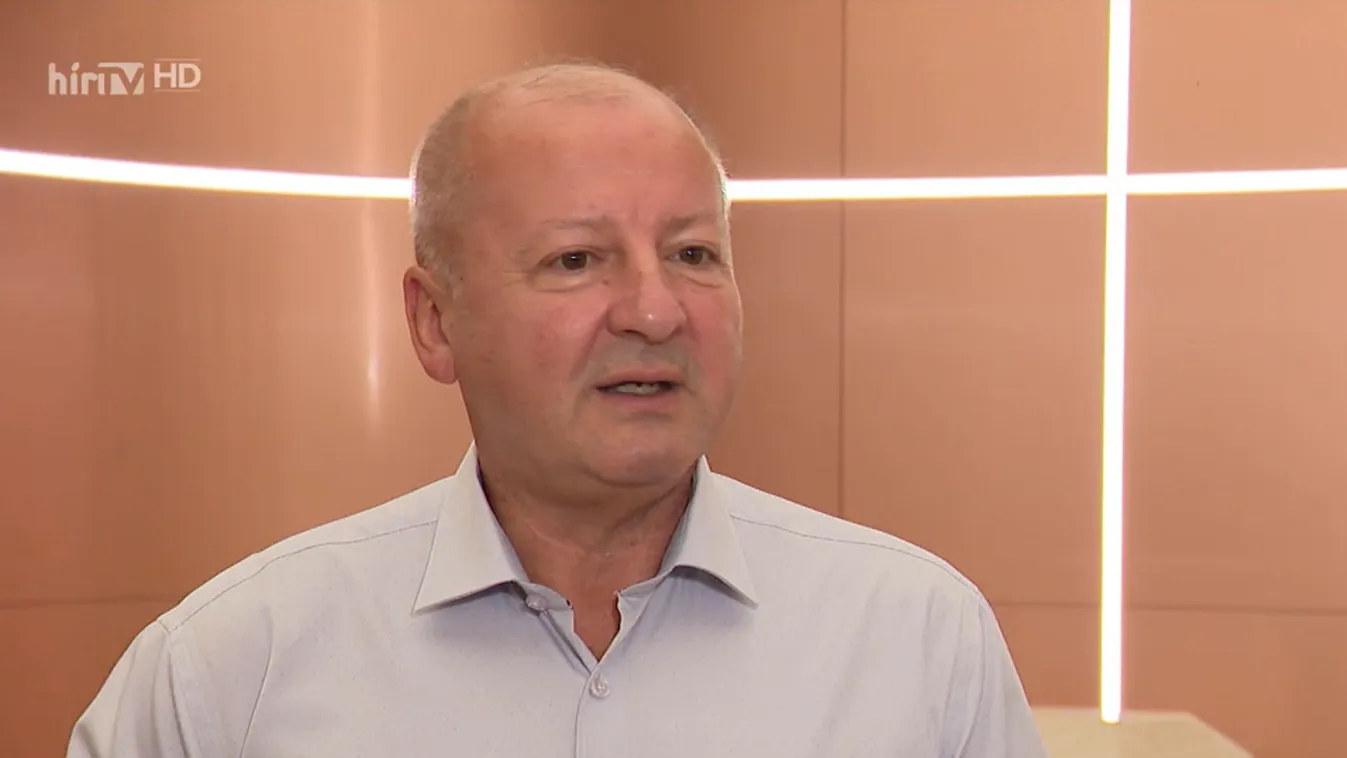 Simicskó István: Minden Istenben hívő embernek küzdenie kell, hogy megvédjük a jelképeinket