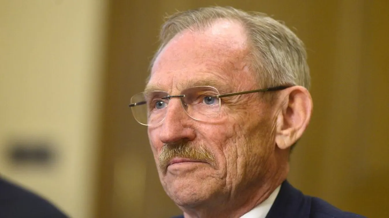 Pintér Sándor új rendőrségi vezetőket nevezett ki