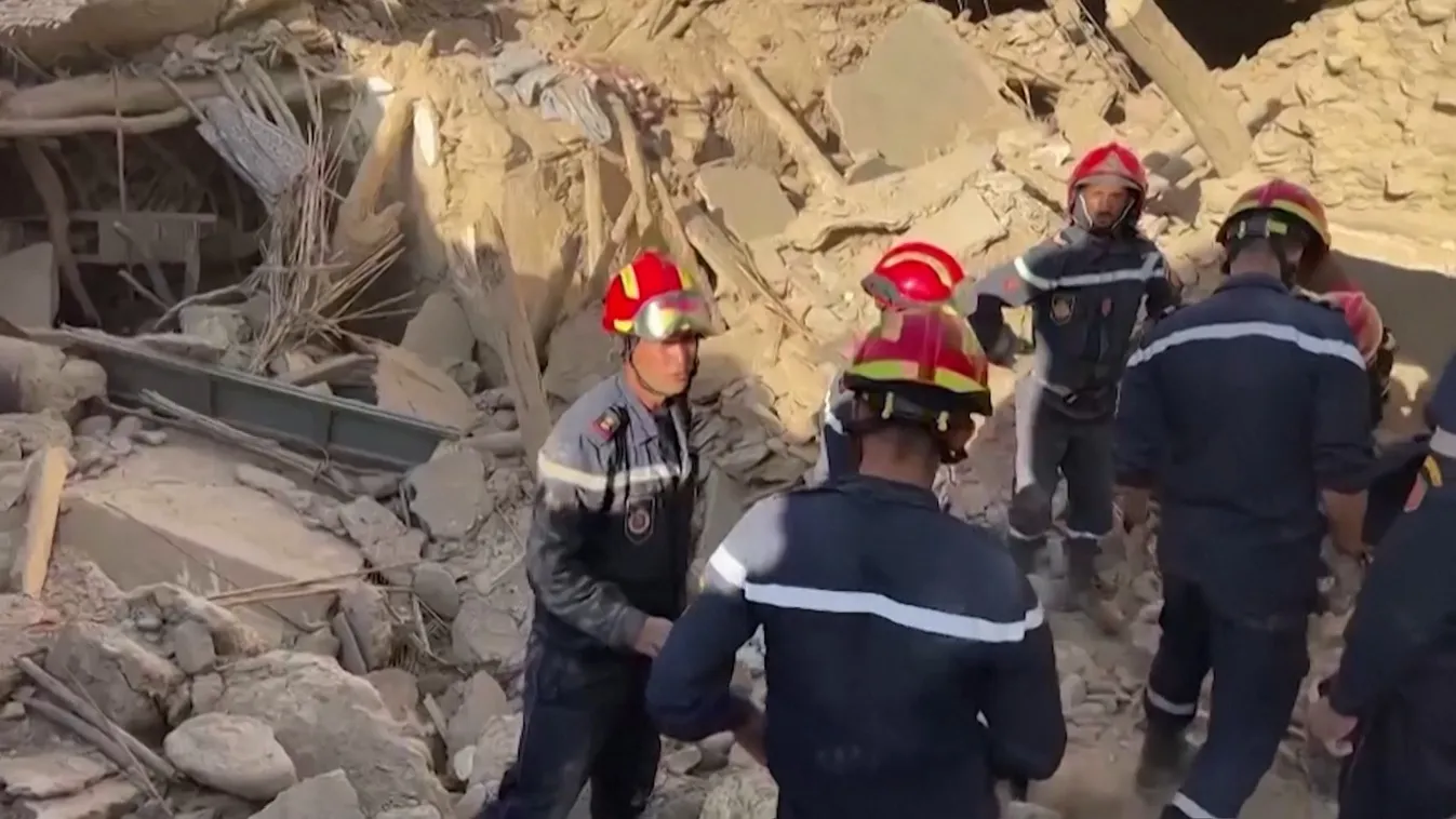 Túlélők után kutatnak Marokkóban