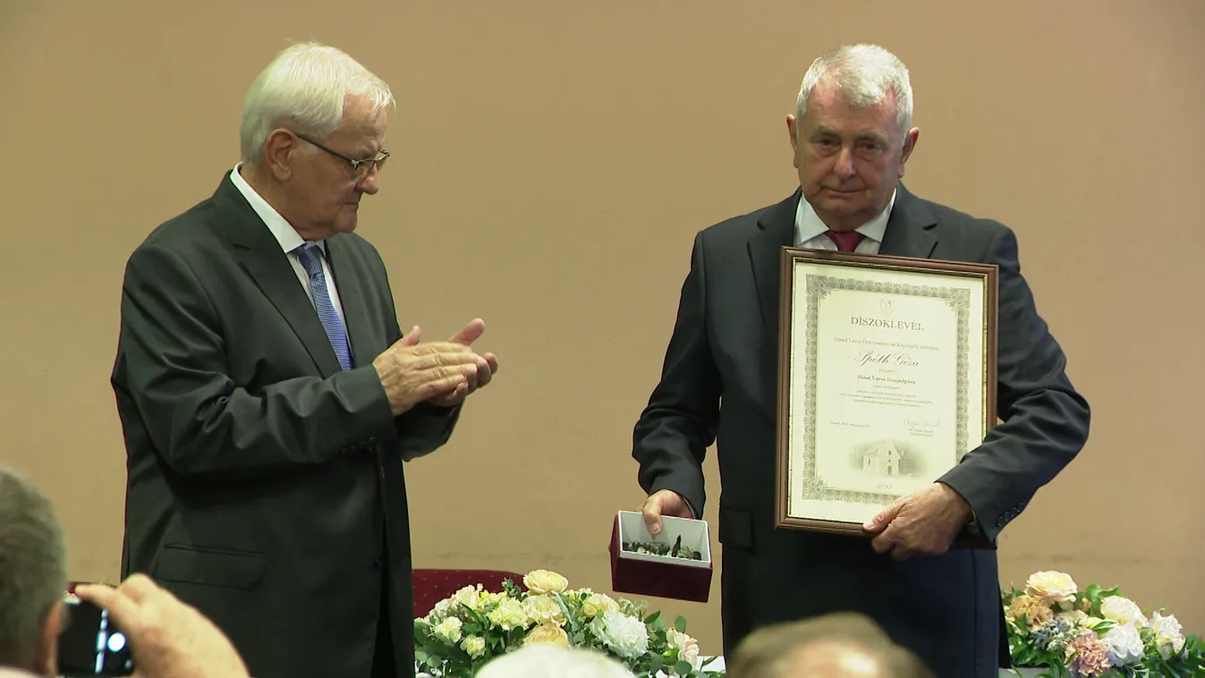 Saját képviselő-testülete avatta díszpolgárrá Diósd jelenlegi polgármesterét