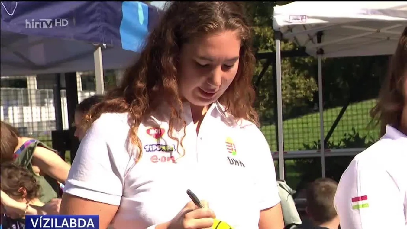 Jótékonysági eseményen vett részt a női vízilabda-válogatott